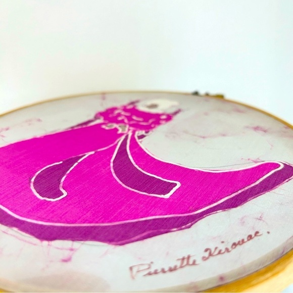 Signed Hand painted silk embroidery silk art on wood hoop 7” - Picture 6 of 6